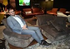Arnold Augustinus from Hadu Meubelagenturen on one of the innovative armchairs with swivel and rocking functions.