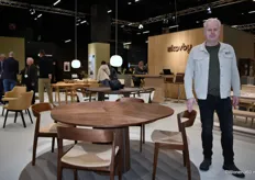 Martin van Nederkassel from the Danish company Skovby (celebrating its 90th anniversary) with the new SM33 table, introduced last year and available in 20 variations.