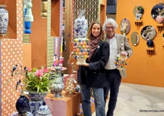 Fleur and Diederik Kersten in the colorful booth of the wholesale company Kersten. The Colour Bomb theme combines classic and modern elements.