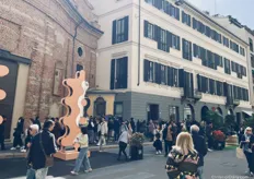Big crowds and queues in front of the well-known Italian stores, such as Cassina, B&B Italia and Natuzzi.