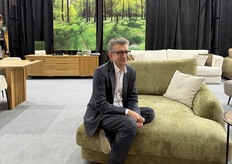 Krzysztof Dukat from Notto with one of the latest models, which can be lifted for cleaning underneath.