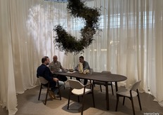 Danny van de Weerd (center) from Mobitec talking with visitors.