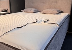 Aya of Sweden’s innovative zip-on fitted sheet stays perfectly in place, even while sleeping or making the bed.
