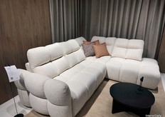 Benix's Calma couch, with sillicon fillings, wave springs, adjustable seat depth and adjustable headrests.