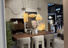 Japandi forms were still widely seen, in natural base colors.