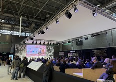 During the fair days, numerous lectures were held.