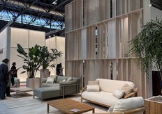 The new Mel collection from Vondom is a collection that exudes balance, designed to enjoy the outdoors with the same sensitivity with which the finest interiors are conceived.