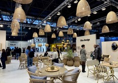 Sika-Design always stands out thanks to the hanging wicker lamps in their stand.