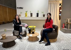 Alla with her sister Julia from the Ukrainian company Tivoli. Among other things, they presented these new vases, which can be seen in the background.