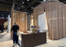 Curtains used as booth dividers are still seen frequently, as here at Vilmers.