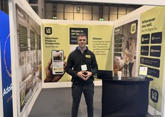 Jamie Hamer, co-founder of Loxa, ready to spark conversation, connect with visitors, and share insights into the Loxa brand.