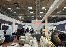 Lebus’ stand was filled with visitors interested in the dark, colorful couches. The display combined timeless pieces suited for modern interiors with classic, dark-colored furniture reflecting a traditional UK style.
