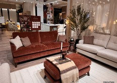 Whitemeadow’s stand features multiple color palettes, including the striking Rowen collection in red, full of character with an enduring, timeless appeal. This sofa range is thoughtfully designed to offer a supportive sit.