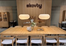 The newest dining chair model takes center stage as the main attraction at Skovby’s stand.