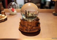 The highlight of Gloria Investment at the fair: the Bethlehem crystal globe, with a detailed replica of the city inside.
