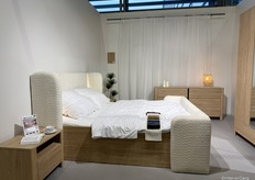 They also presented this new bed model, which combines wood and fabric.