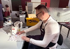 Wojciech Pipowski demonstrated here how that works.