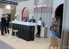 Visitors and design enthusiasts gathered around the busy stand of Jarstol.