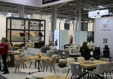 At Furnitex’s stand, visitors and representatives engaged in in-depth discussions around the table, reflecting the brand’s collaborative spirit.