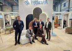 A group shot of the Toptextil team, captured thanks to Toptexil, highlighting the collaborative spirit at the fair.