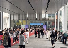 The bridge connecting Area A, the Contemporary Design Fair, to Area D, which was filled with home decorations and textile fabrics.