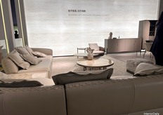 In its more luxurious line, POESY combined real marble with a refined palette of white and beige.