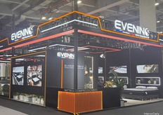 Visitors explored EVENING’s latest collection, which combined aesthetic appeal with a focus on compression.