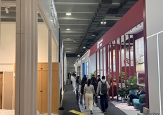 Another view captured the narrow hallways of Hall 9.3.