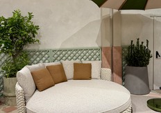 Woven daybed, handcrafted, next to the Ginko parasol by Ethimo.
