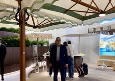 Scolaro presented the new green parasols.