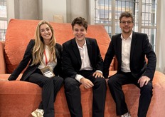 The team of InteriorDaily and Wonen360 on a unique chair presentation at Masterly – The Dutch in the City, with from left to right: Marie Elise Bruins Slot, Dwight Klecha and Leo Elenbaas.