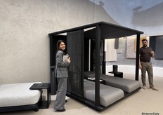 Doga presents a daybed with manually adjustable sides.