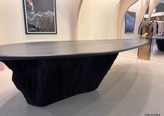 The Masara table was presented with a base made of ancient wood, over 1,700 years old, originating from the heart of Romania.