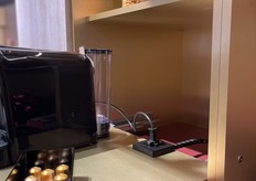 The flexible socket from Van Hoecke, while the drawer is pulled in and out, was also demonstrated.