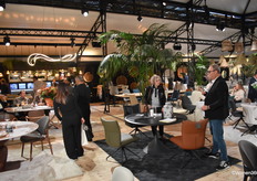 Confortluxe showed off an open and inviting stand. No traditional set-up, but a concept in which experience is central. The manufacturer welcomed more than 500 customers.