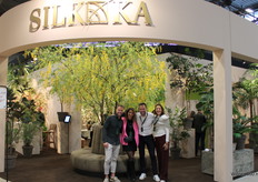 The Silk-Ka team at the lifelike artificial plants and flowers.