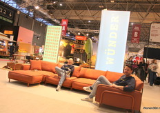 Wünder's orange bench was presented by Arthur Nevejan and Frederik Vanpevenaeyge.