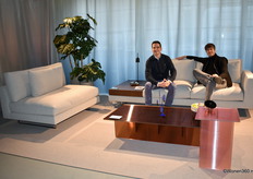 Maurits van der Lande with Kees Tol of Artifort and Montis, posing on the sofa Axel by Montis.