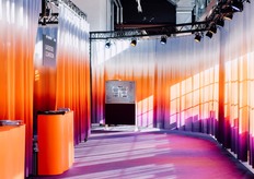 The showrooms were divided by curtains, creating a unified experience.