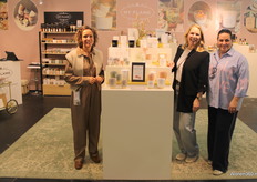 Isabelle, Femke and Susan at the candles that can be used as egg cups and coffee and tea mugs from My Flame Lifestyle after burning up.