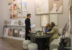 Hendrik and Sandra Reinders of Reinders! receive explanations from Hendrik Reinders in Frankfurt.