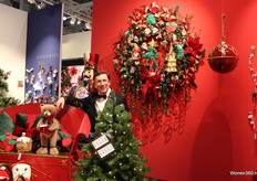 CEO Johan Van Maercke of Goodwill M&B at the latest Christmas collection.