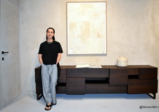 Designer Inge Lagae of KĀNA. She creates beautiful furniture, handmade in Belgium and Italy with natural materials. Inspired by travels around the world.